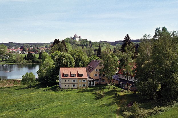  Bad Clevers Gesundheits- und Spa-Resort (im Hintergrund Bad Grönenbach)