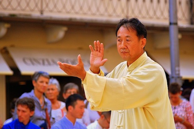 Tai-Chi auch Schattenboxen genannt