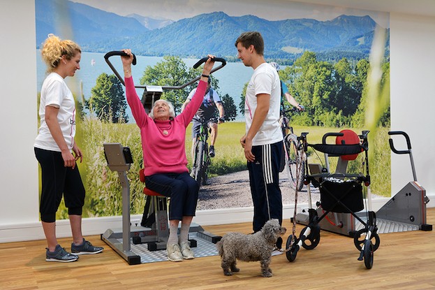 Genaue Trainingsanleitung für teilnehmende Seniorin