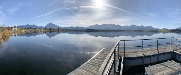 Hopfen am See mit Kneipp-Insel und Alpenpanorma