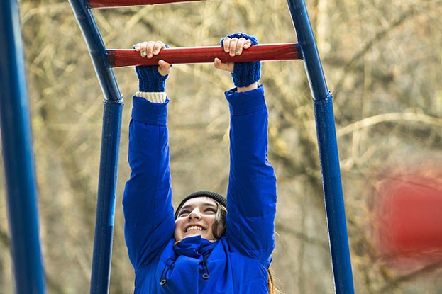 Kraft- und Fitnesstraining mit Sportgeräten für zu Hause