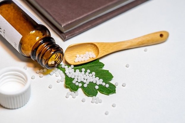 Homöopathie wirkt auch über Placebo hinaus