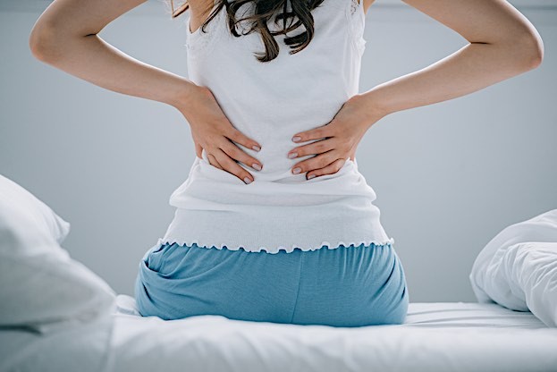 Rückenschmerzen am Morgen – was tun?