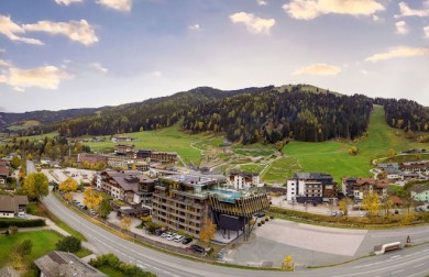 SalzburgerHof mit Blick auf Asitzbahn und BikePark - ©SalzburgerHof_Leogang