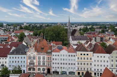 Braunau am Inn - Blick auf den gotischen Stadtplatz - ©UU