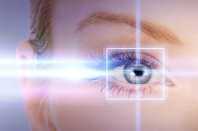 Augenlasern: LASIK, SMILE oder Linse - ©Syda Productions by Depositphotos