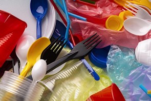 Plastik im Alltag - ©Milkos by depositphotos