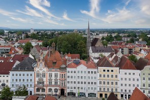Braunau am Inn - Blick auf den gotischen Stadtplatz - ©UU