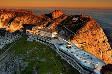 Bergstation Pilatus Kulm mit Gleiswender - ©Pilatus-Bahnen-AG