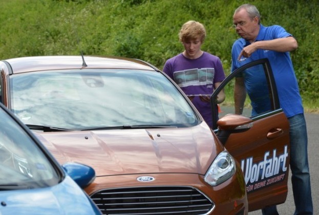 Erste Einweisungen zum Fahrertraining