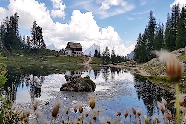 Am Lago Federea in den Dolomiten