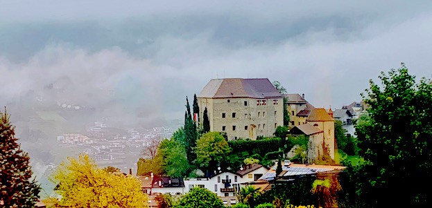 Schloss Schenna Stammsitz der Grafen von Meran