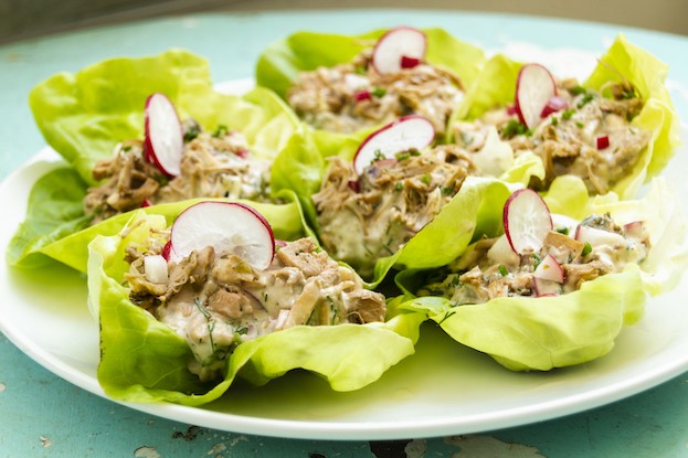 Veganer Thunfischsalat – mit pflanzlicher Fischsoße aus Pilzen und Algen