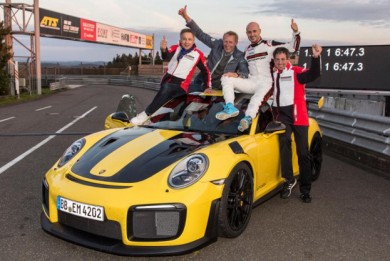 Eugen Oberkamm, Leiter Motorsport – Gesamtfahrzeugentwicklung, Andreas Preuninger, Gesamtprojektleiter GT-Straßenfahrzeuge, Lars Kern, Porsche-Testfahrer, und Dr. Frank-Steffen Walliser, Leiter Motorsport und GT-Fahrzeuge - ©Porsche AG