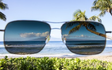 Nicht nur modisch, sondern auch schützend sollte eine Sonnenbrille sein - ©Maui Jim