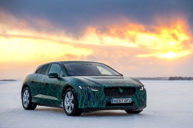 Tests zur Wintertauglichkeit führen viele Auto-Hersteller am Polarkreis durch - ©Jaguar Land Rover