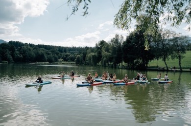 Stand Up Paddle Yoga zeigt noch eine andere Seite der Trendsportart - ©INTERSPORT Deutschland eG_Kriss Turic