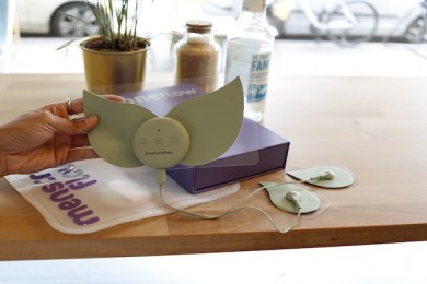 ONEflow-Tens-Gerät - ganz easy, endlich schmerzfrei - ©menstruflow GmbH